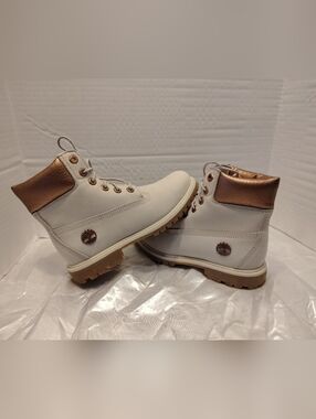 Timberland  Boots "6, Women # 6.5 US Size